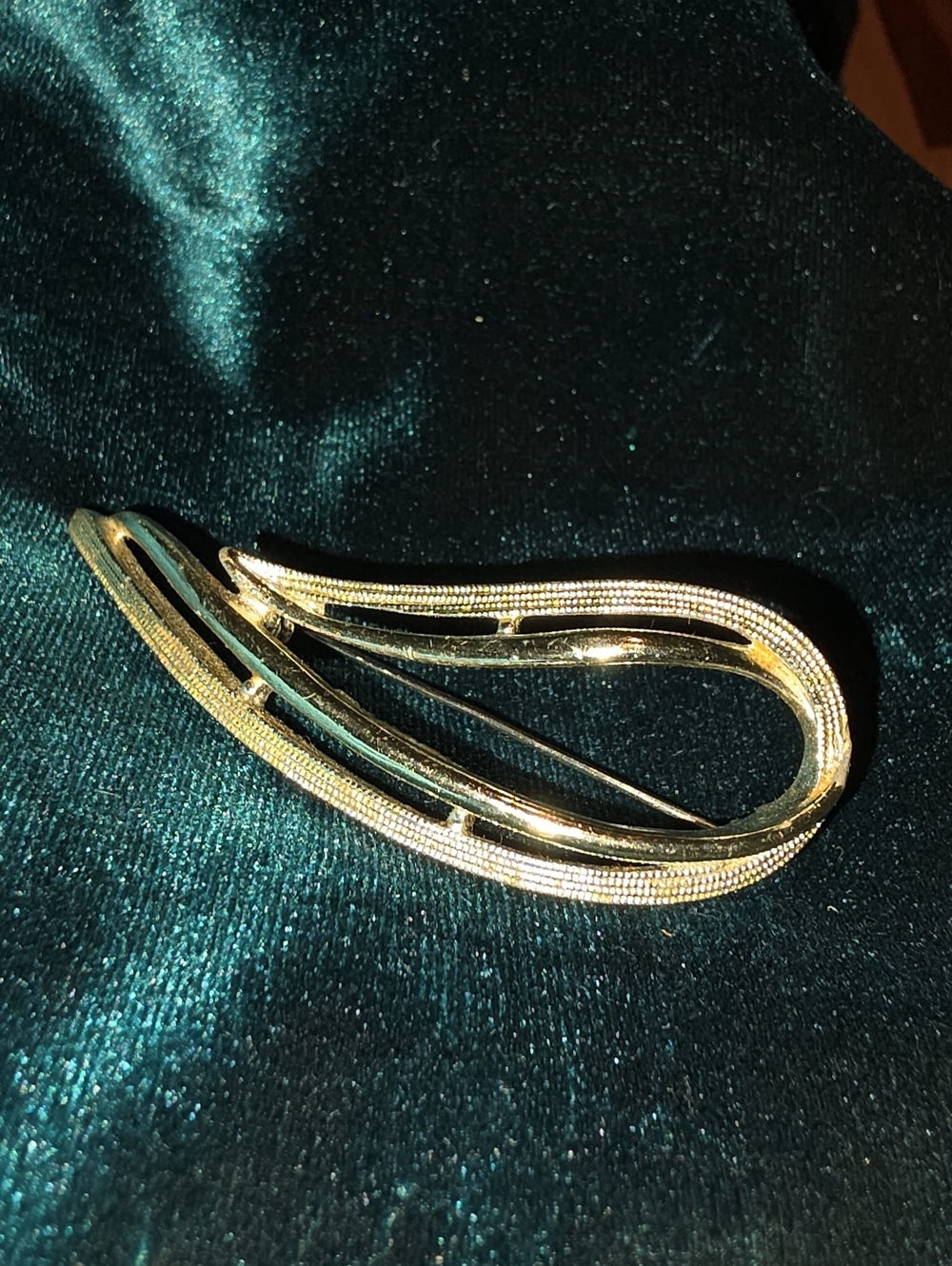 Sarah Coventry Gold-Tone Swirl Brooch Deco 1950s Costume Jewelry